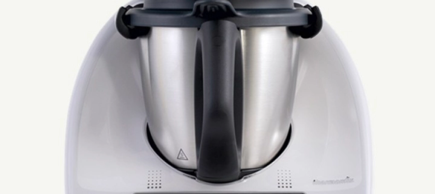 Tiras de pollo almendrado con salsa de limón