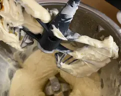 Step <p>Añada el queso mascarpone y una cucharada de ralladura de piel de naranja, mezcle 30 seg velocidad 3. Retire la mariposa.</p> illustration