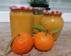 Step <p>Envasar los botes caliente, tapar, y poner boca abajo para que haga el vacío y una vez que enfríen guardar en frigorífico.</p> illustration